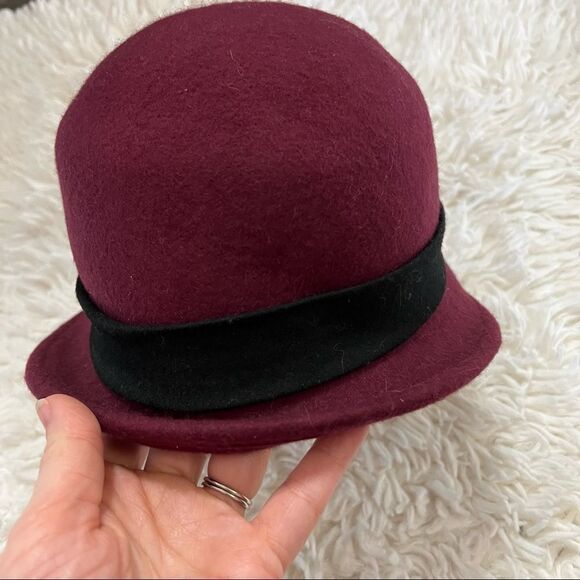 Burgundy Red Bucket Wool hat with black bow EUC - Picture 3 of 4